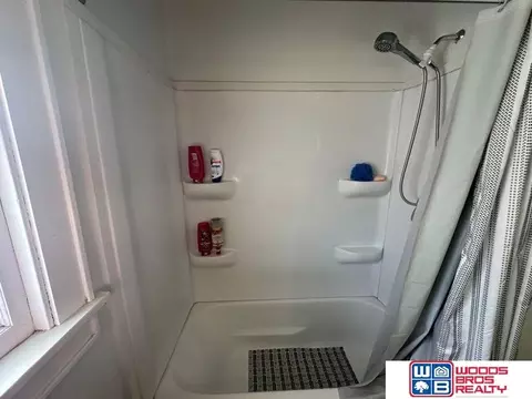 Bath - 210 N 9th St, Beatrice, NE 68310 photo 2 of 3