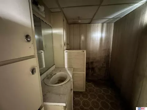 Bath - 210 N 9th St, Beatrice, NE 68310 photo 3 of 3