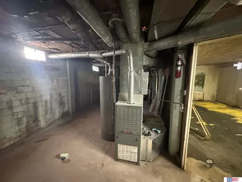 Entry Way - 210 N 9th St, Beatrice, NE 68310 photo 3 of 4