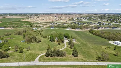 21900 W Angus Rd, Gretna, NE 68028