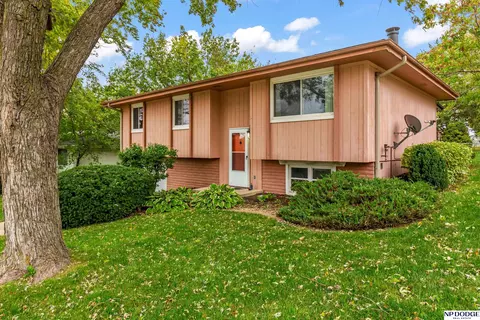 7727 Rosewood Lane Ct, La Vista, NE 68128