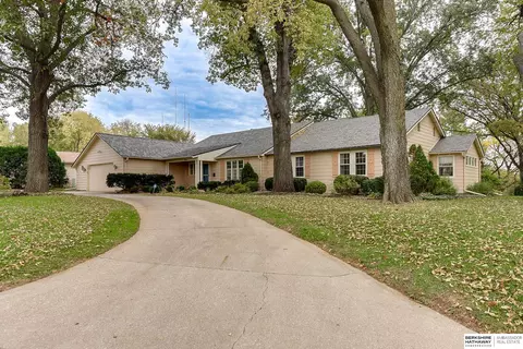 3833 Aurora Dr, Omaha, NE 68134