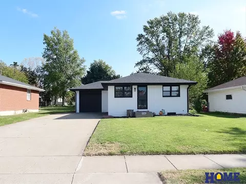 4840 S 47th St, Lincoln, NE 68516