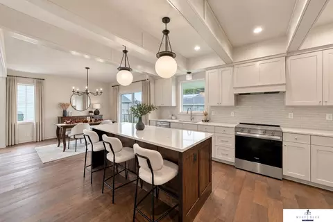 7740 Vera Dr, Lincoln, NE 68516