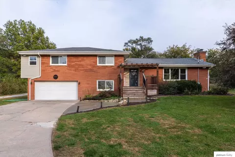8601 S 42 St, Omaha, NE 68147