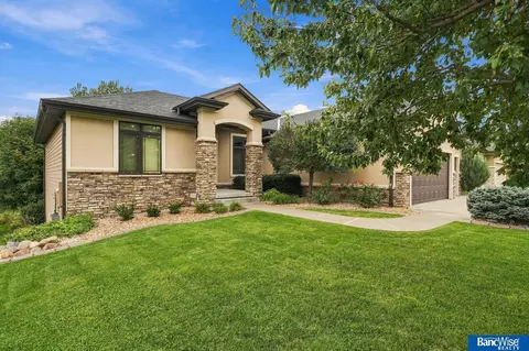 9345 Wishing Well Dr, Lincoln, NE 68516