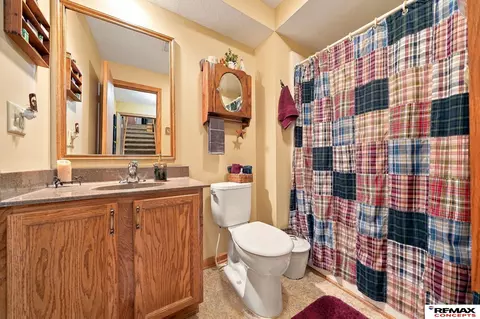 Bath - 20495 Ash Dr, Eagle, NE 68347 photo 3 of 3