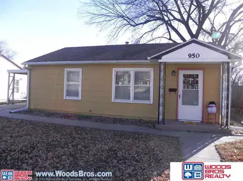 950 E 4th St, York, NE 68467 photo 1
