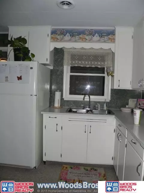 950 E 4th St, York, NE 68467 photo 2
