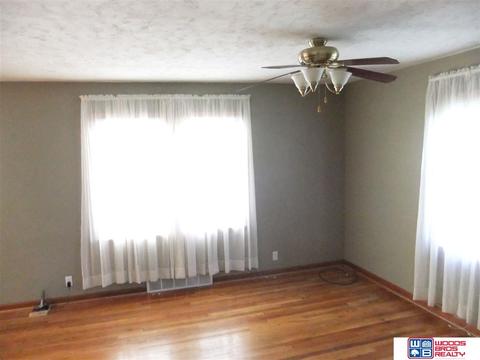 810 Bell St, Beatrice, NE 68310 photo 5