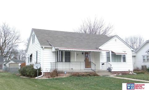 810 Bell St, Beatrice, NE 68310 photo 2