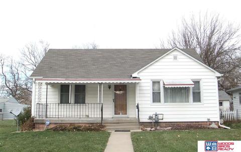 810 Bell St, Beatrice, NE 68310 photo 1