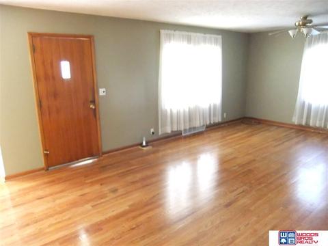 810 Bell St, Beatrice, NE 68310 photo 3