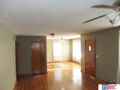 810 Bell St, Beatrice, NE 68310 photo 4