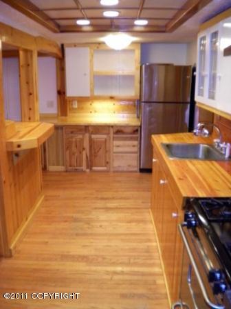 1603 E 40th Ct, Anchorage, AK 99508 photo 3