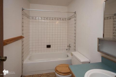 7113 E Henderson Loop, Anchorage, AK 99507 photo 8