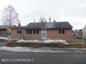 1413 Twining Dr, Anchorage, AK 99504 photo 1