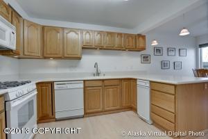 2005 Parkview Cir, Anchorage, AK 99501 photo 4