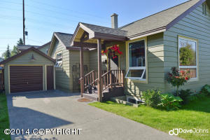 1136 E St, Anchorage, AK 99501 photo 1