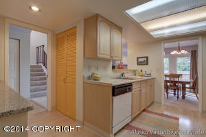 2104 Dawnlight Ct, Anchorage, AK 99501 photo 14