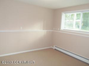 2467 Mckenzie Dr, Anchorage, AK 99517 photo 3