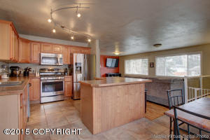 320 Thomas Cir, Anchorage, AK 99508 photo 4