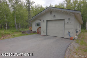 721 E Creekside Dr, Wasilla, AK 99654 photo 2