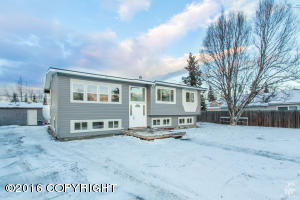 6425 E 14th Ct, Anchorage, AK 99504 photo 3