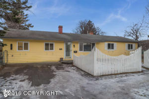 734 Cedar St, Anchorage, AK 99501 photo 1