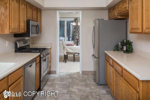 2006 Parkview Cir, Anchorage, AK 99501 photo 4