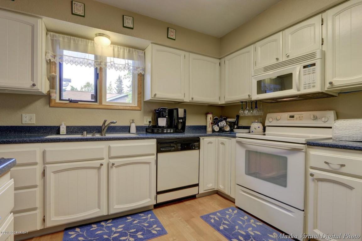 10108 Hillcrest Ln, Eagle River, AK 99577 photo 11