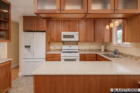 3713 E 18th Ave, Anchorage, AK 99508 photo 4