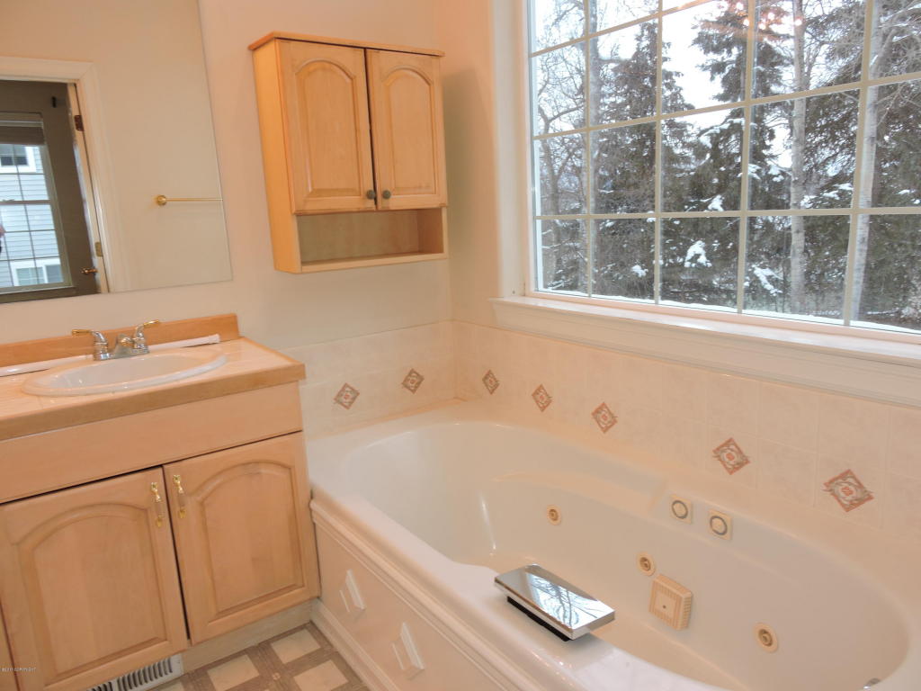 20404 New England Dr, Eagle River, AK 99577 photo 12