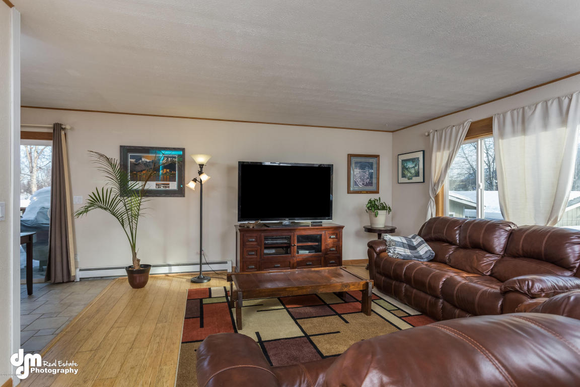 16917 Eleonora St, Eagle River, AK 99577 photo 5