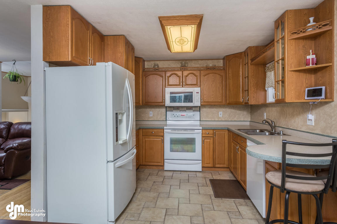 16917 Eleonora St, Eagle River, AK 99577 photo 10