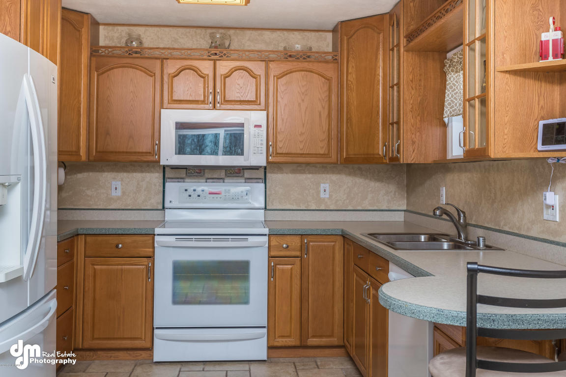 16917 Eleonora St, Eagle River, AK 99577 photo 11