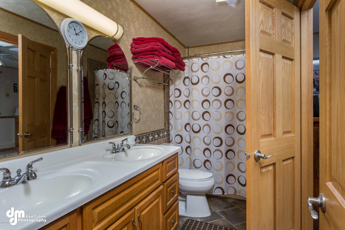16917 Eleonora St, Eagle River, AK 99577 photo 29