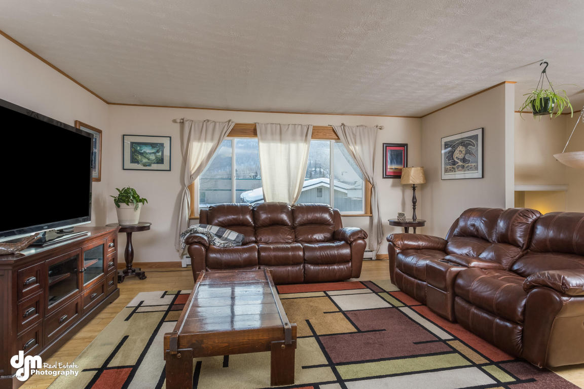 16917 Eleonora St, Eagle River, AK 99577 photo 6