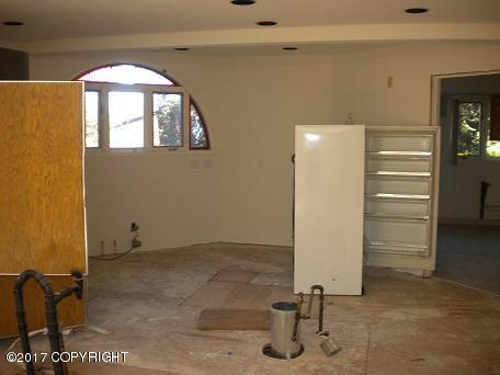 10381 Tree Top Ln, Anchorage, AK 99507 photo 5