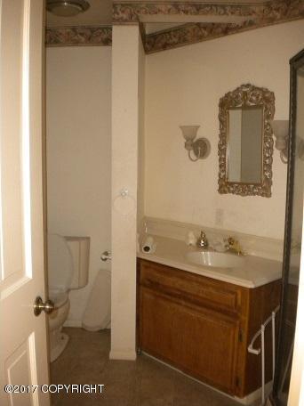 10381 Tree Top Ln, Anchorage, AK 99507 photo 4