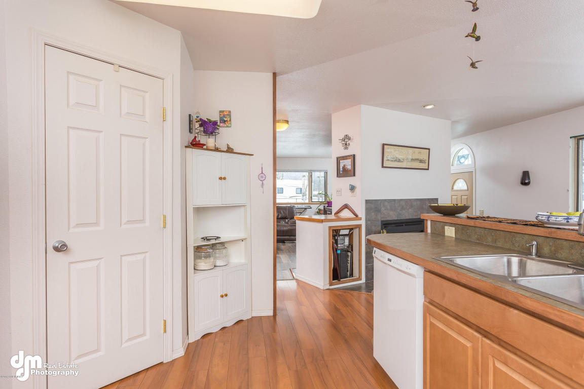 7701 E 34th Ave, Anchorage, AK 99504 photo 11