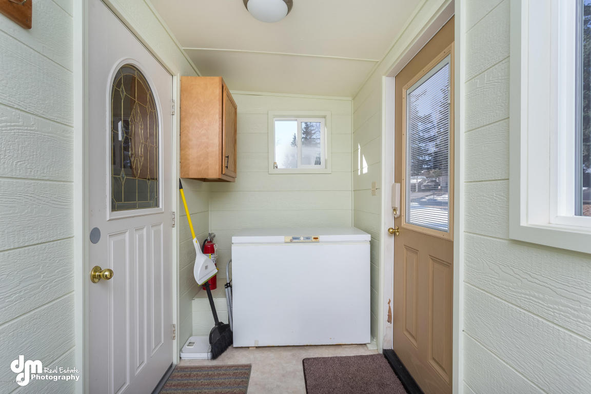 3931 Coventry Dr, Anchorage, AK 99507 photo 4