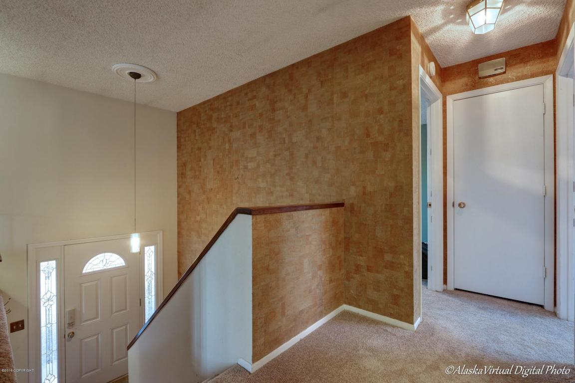 3553 Robin St, Anchorage, AK 99504 photo 9
