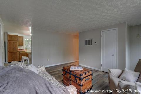 2658 Porter Pl, Anchorage, AK 99508 photo 3