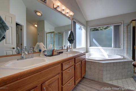 7232 Hunter Cir, Anchorage, AK 99502 photo 32