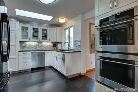 1322 O St, Anchorage, AK 99501 photo 4