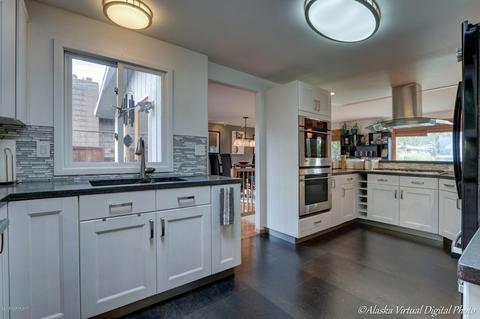 1322 O St, Anchorage, AK 99501 photo 2
