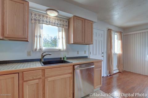 3414 E 17th Ave, Anchorage, AK 99508 photo 3