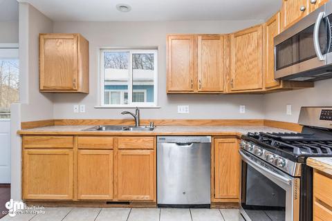 909 E 45th Ct, Anchorage, AK 99503 photo 4