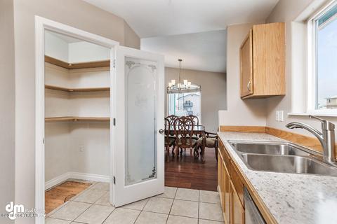 909 E 45th Ct, Anchorage, AK 99503 photo 5